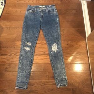 Levi’s 710 min rise super skinny jeans - 27